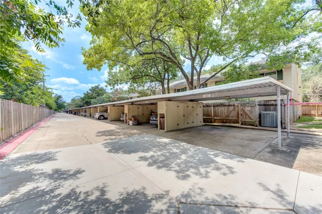 $2,700 | 824 Wax Myrtle Lane, Houston, TX 77079