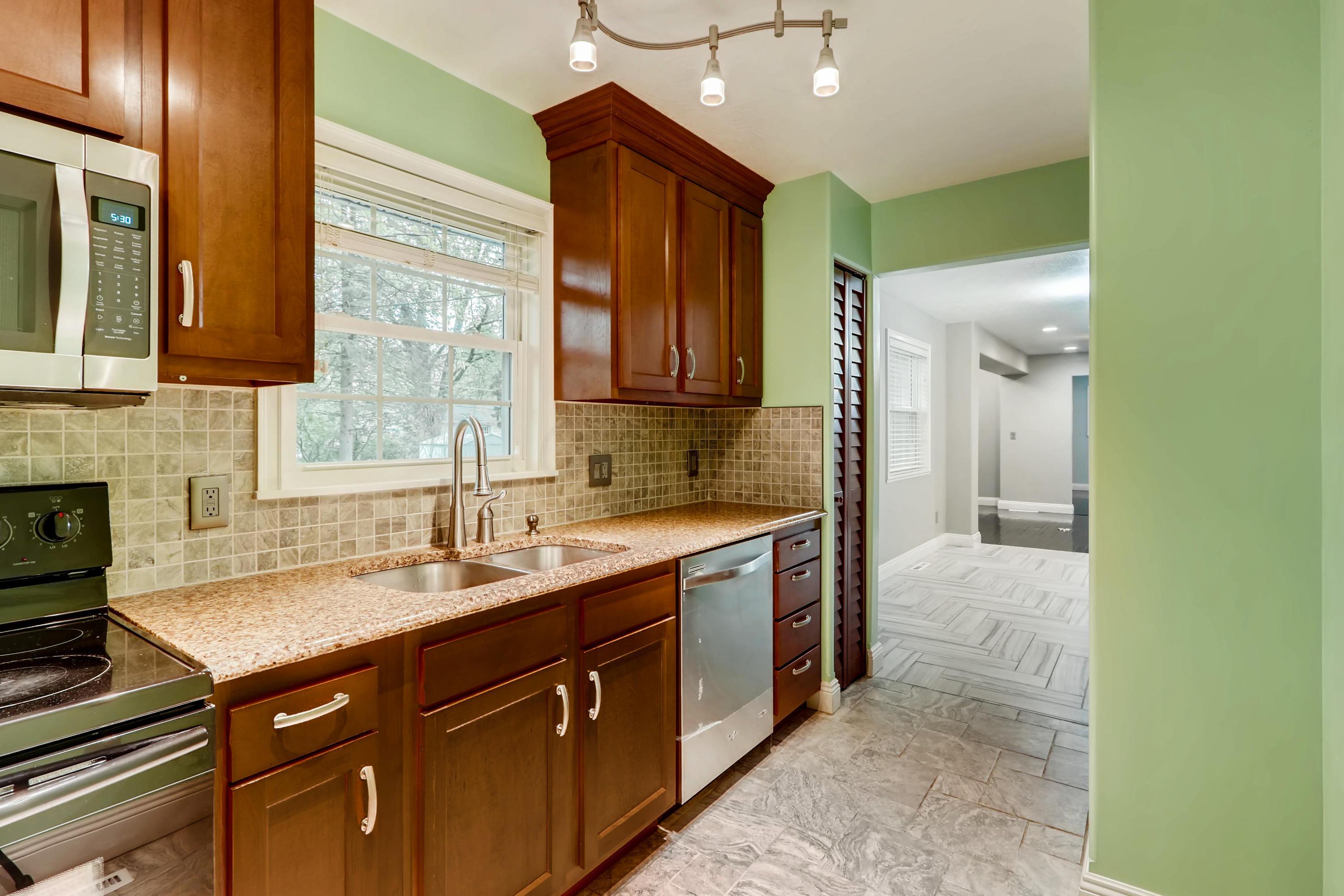 222 Dunbarton Road Gahanna, OH 43230 - Photo 10 of 35