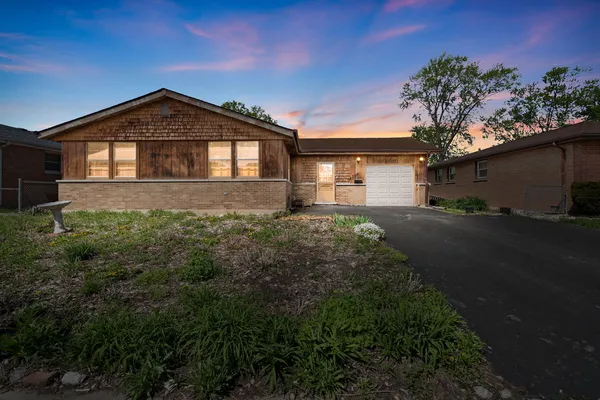 $214,900 | 16440 Craig Drive, Oak Forest, IL 60452