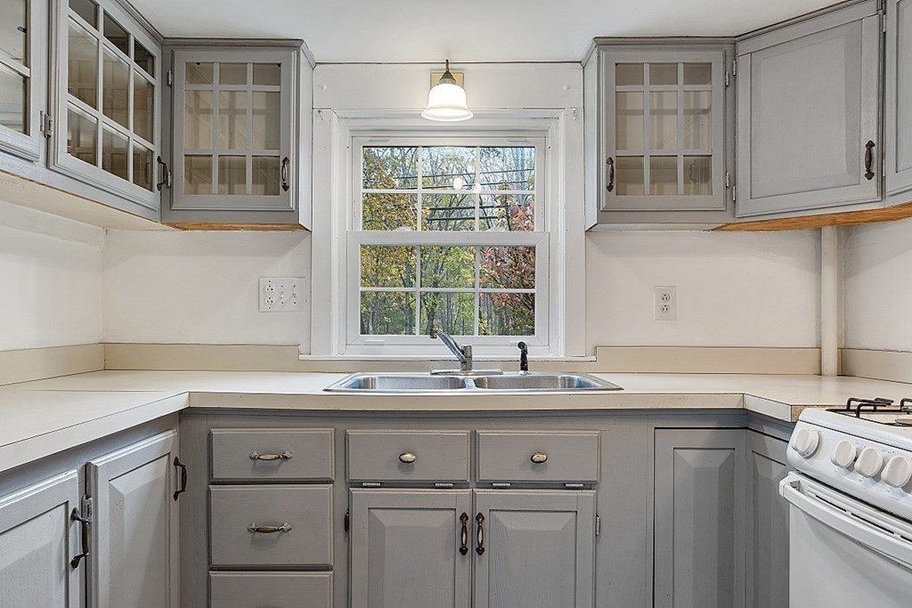 62 Littleton Road Chelmsford, MA 01824 - Photo 9 of 26 Gallery Image 9