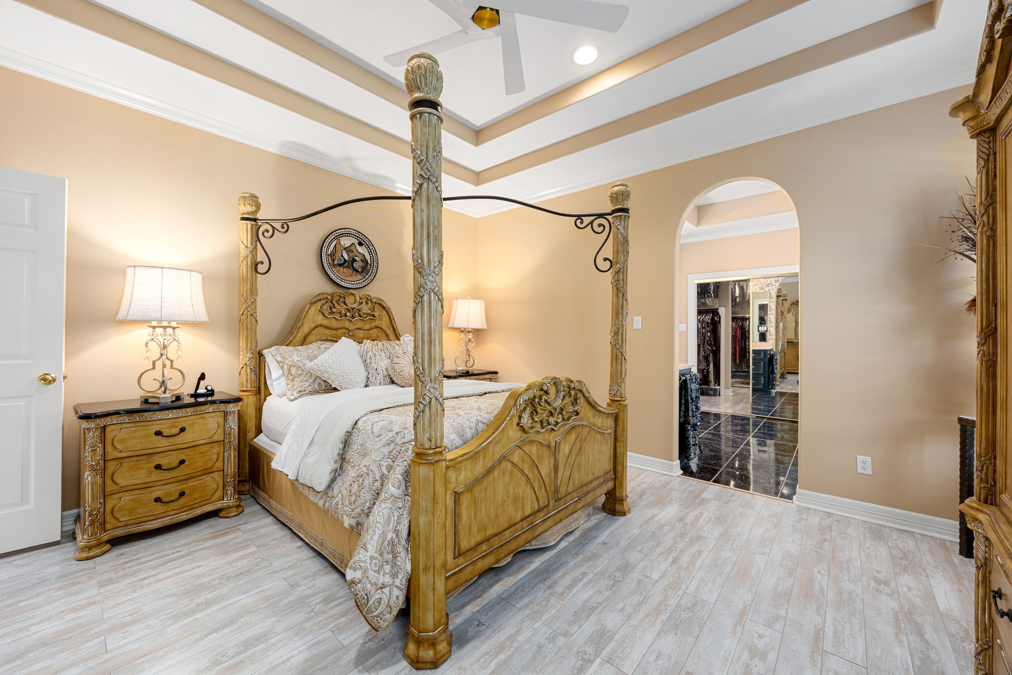 11984 White Oak Crossing Conroe, TX 77385 - Photo 23 of 42 Welcome to this master retreat with tray ceilings