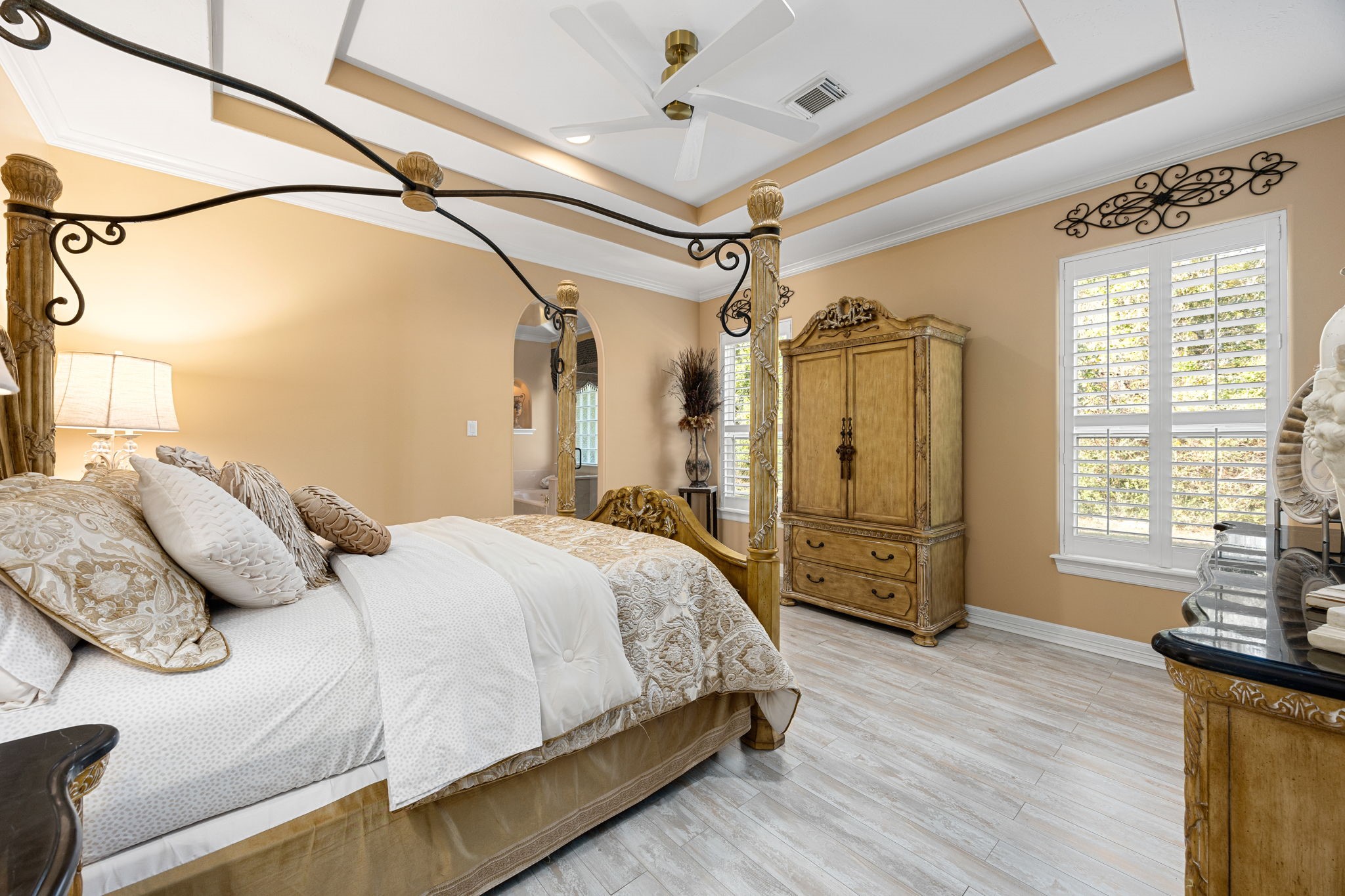 11984 White Oak Crossing Conroe, TX 77385 - Photo 24 of 42 Welcome to this master retreat with tray ceilings