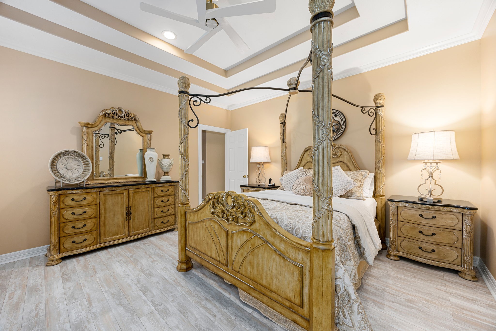 11984 White Oak Crossing Conroe, TX 77385 - Photo 25 of 42 Welcome to this master retreat with tray ceilings