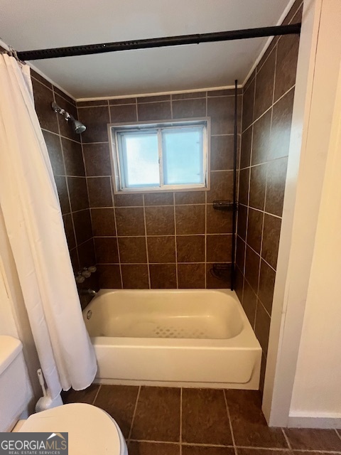 527 Sullivan Road Warner Robins, GA 31093 - Photo 24 of 34 a bathroom with a bathtub toilet and sink