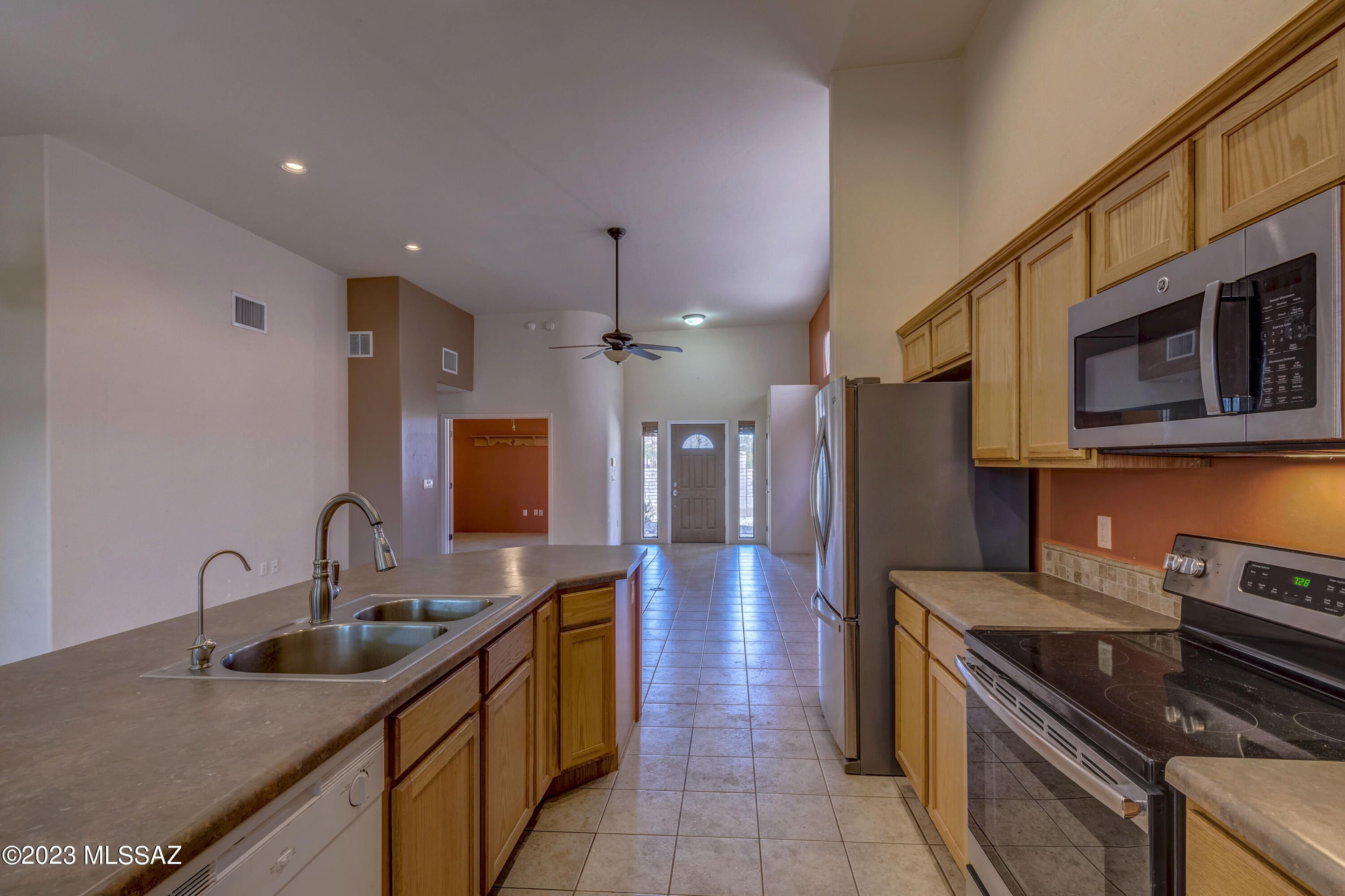223 South Fresno Spring Way Tucson, AZ 85748 - Photo 12 of 27