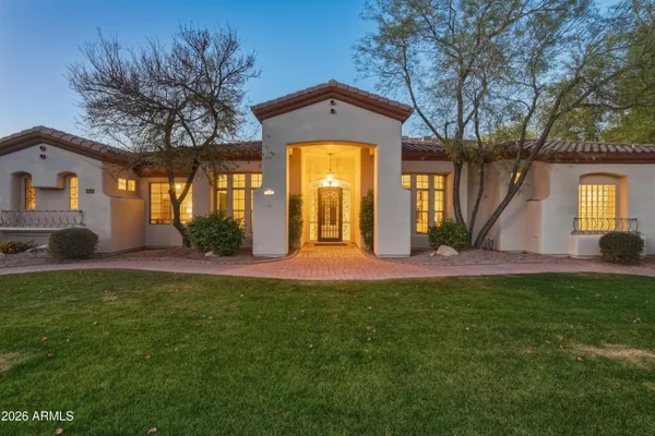 $1,225,000 | 370 East Canyon Creek Drive, Gilbert, AZ 85295