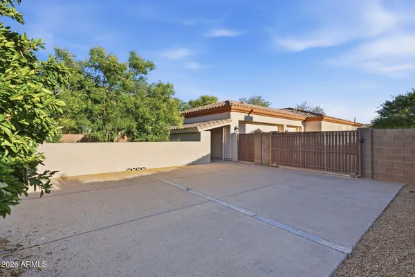 $1,225,000 | 370 East Canyon Creek Drive, Gilbert, AZ 85295