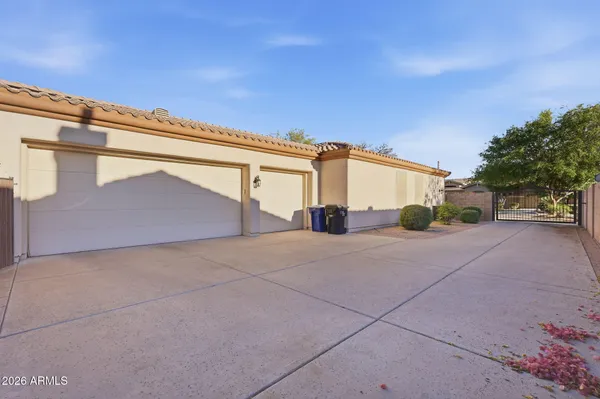 $1,225,000 | 370 East Canyon Creek Drive, Gilbert, AZ 85295
