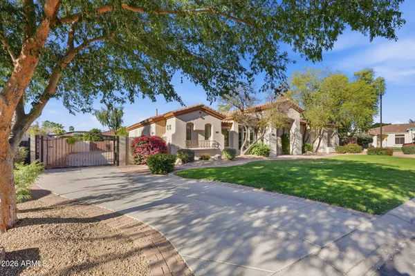 $1,225,000 | 370 East Canyon Creek Drive, Gilbert, AZ 85295