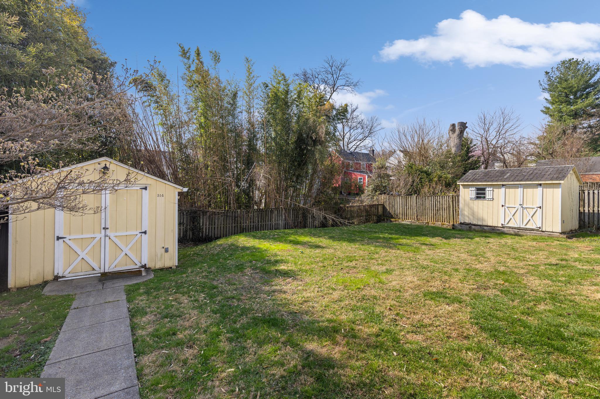 314 Whitestone Road Silver Spring, MD 20901 - Photo 30 of 36 a backyard of a house with lots of green space
