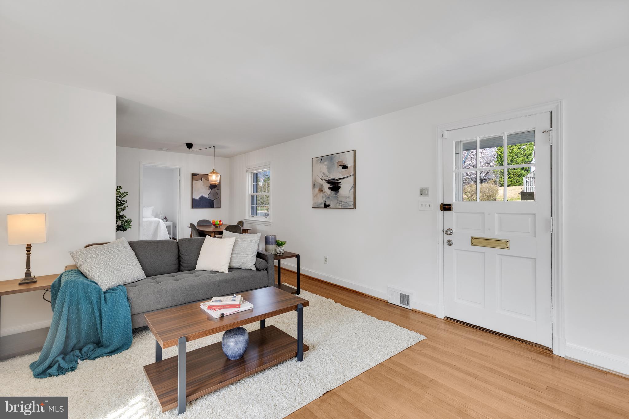 314 Whitestone Road Silver Spring, MD 20901 - Photo 7 of 36 a living room with furniture and painting on the wall