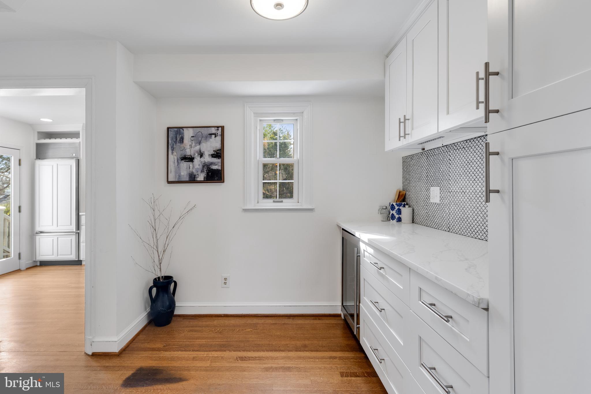 314 Whitestone Road Silver Spring, MD 20901 - Photo 10 of 36 a view of a kitchen with electric appliances