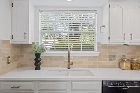 $450,000 | 5217 Summerset Trail, Austin, TX 78749