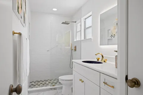 $450,000 | 5217 Summerset Trail, Austin, TX 78749