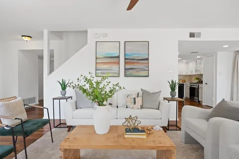 $450,000 | 5217 Summerset Trail, Austin, TX 78749