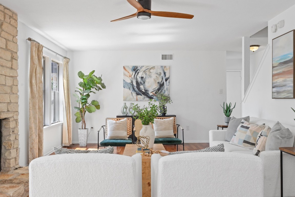 5217 Summerset Trail Austin, TX 78749 - Photo 8 of 38 a living room with patio furniture