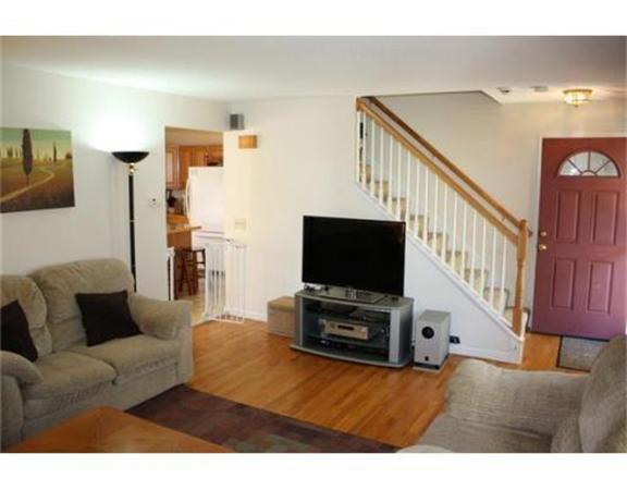 287 Parkerview Street Springfield, MA 01129 - Photo 2 of 12 Gallery Image 2