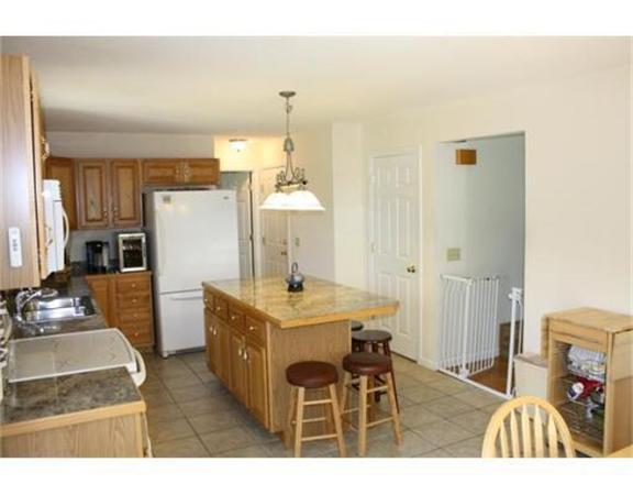 287 Parkerview Street Springfield, MA 01129 - Photo 5 of 12 Gallery Image 5