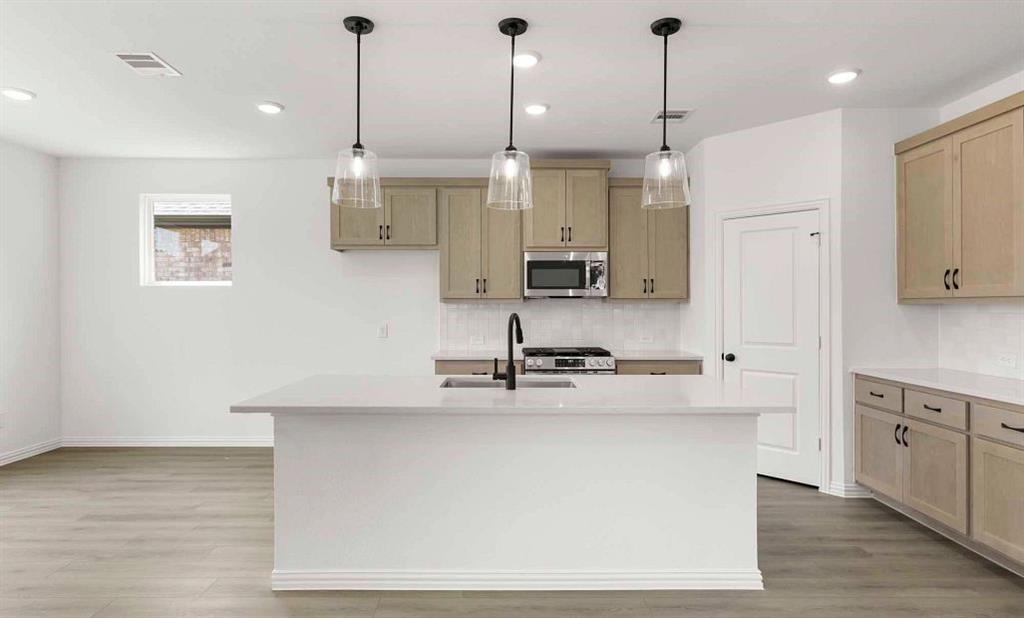 14209 Gallatin Street Pilot Point, TX 76258 - Photo 7 of 12 Kitchen Representative Photo featuring the Artisan Collection