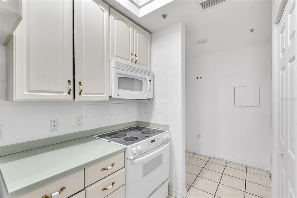 3730 Cadbury Circle, Unit 431 Venice, FL 34293 - Photo 13 of 34 a stove top oven sitting inside of a kitchen