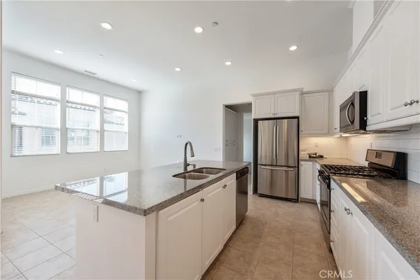 $4,200 | 61 Quill, Irvine, CA 92620