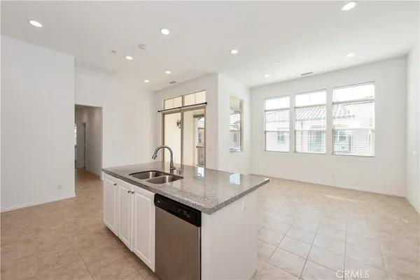 $4,200 | 61 Quill, Irvine, CA 92620