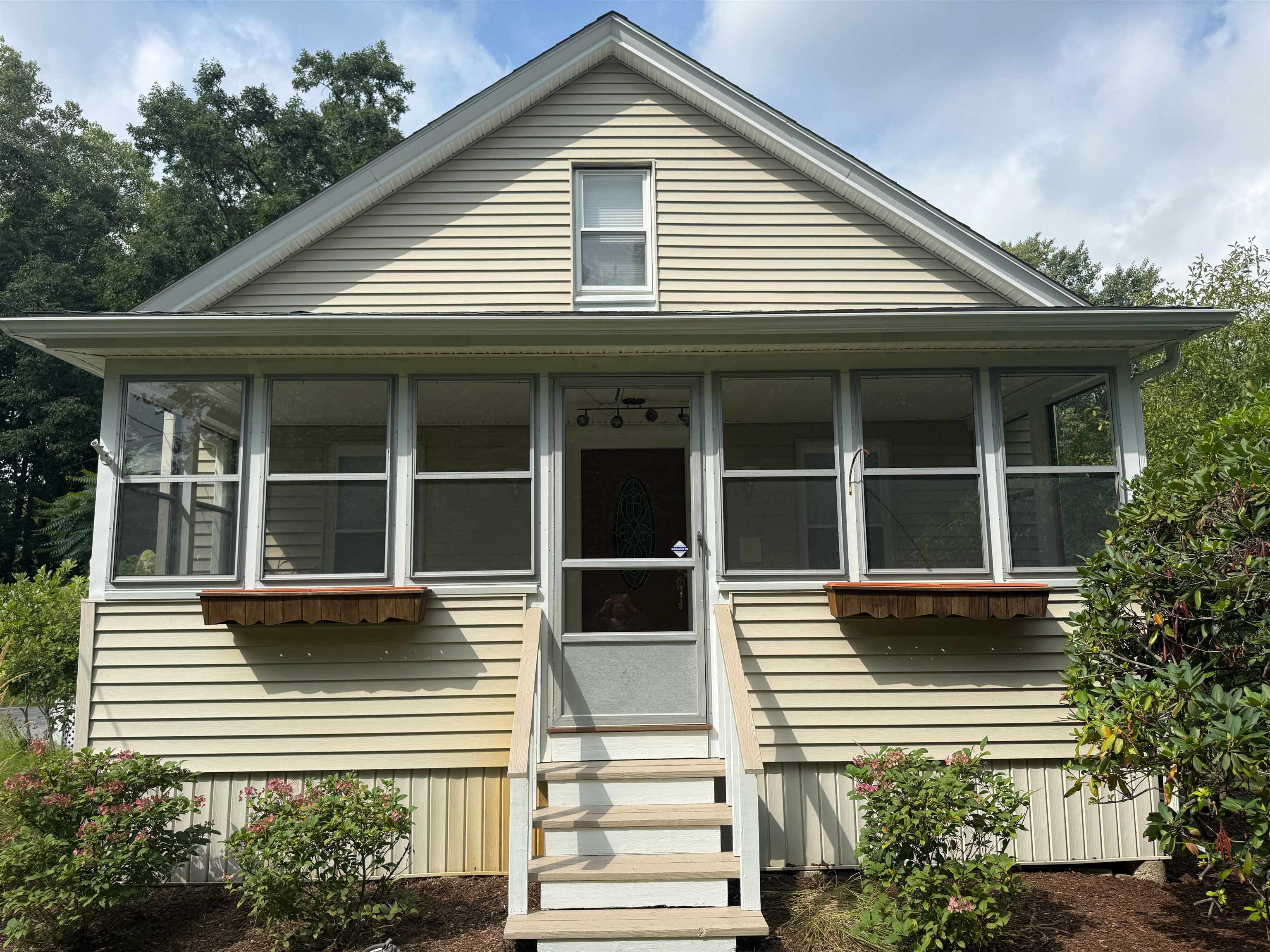 63 Mid. Dunstable Road Nashua, NH 03062 - Photo 11 of 27 Gallery Image 11