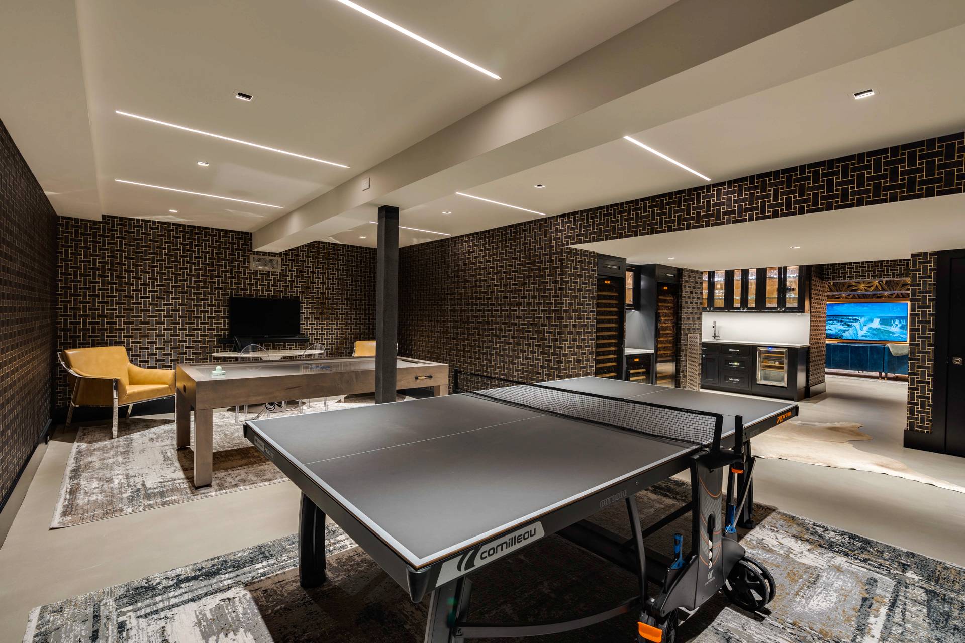 274 Ferry Road Sag Harbor, NY 11963 - Photo 41 of 50 a kitchen with a table chairs and a dining table