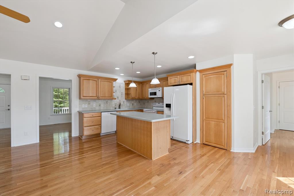 7127 Perry Lake Road Clarkston, MI 48346 - Photo 13 of 75