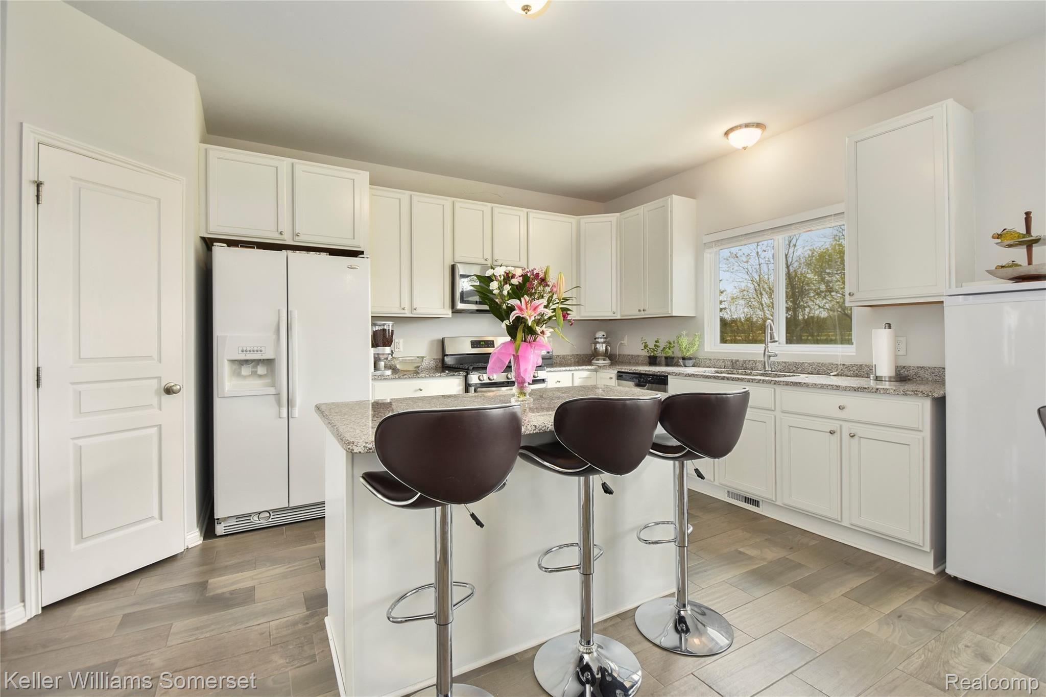 3240 Fantail Drive Rochester, MI 48309 - Photo 11 of 47 013-photo-kitchen-8280145.jpg