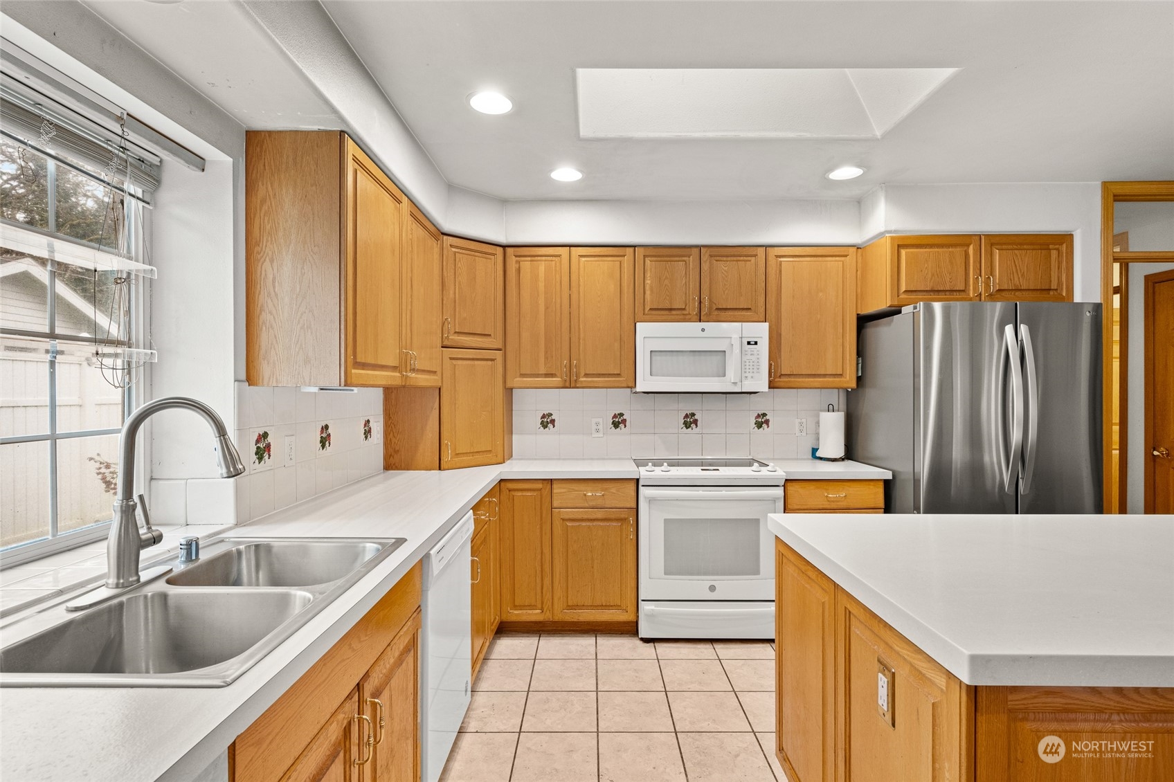 10003 Meadow Road Southwest Lakewood, WA 98499 - Photo 14 of 40