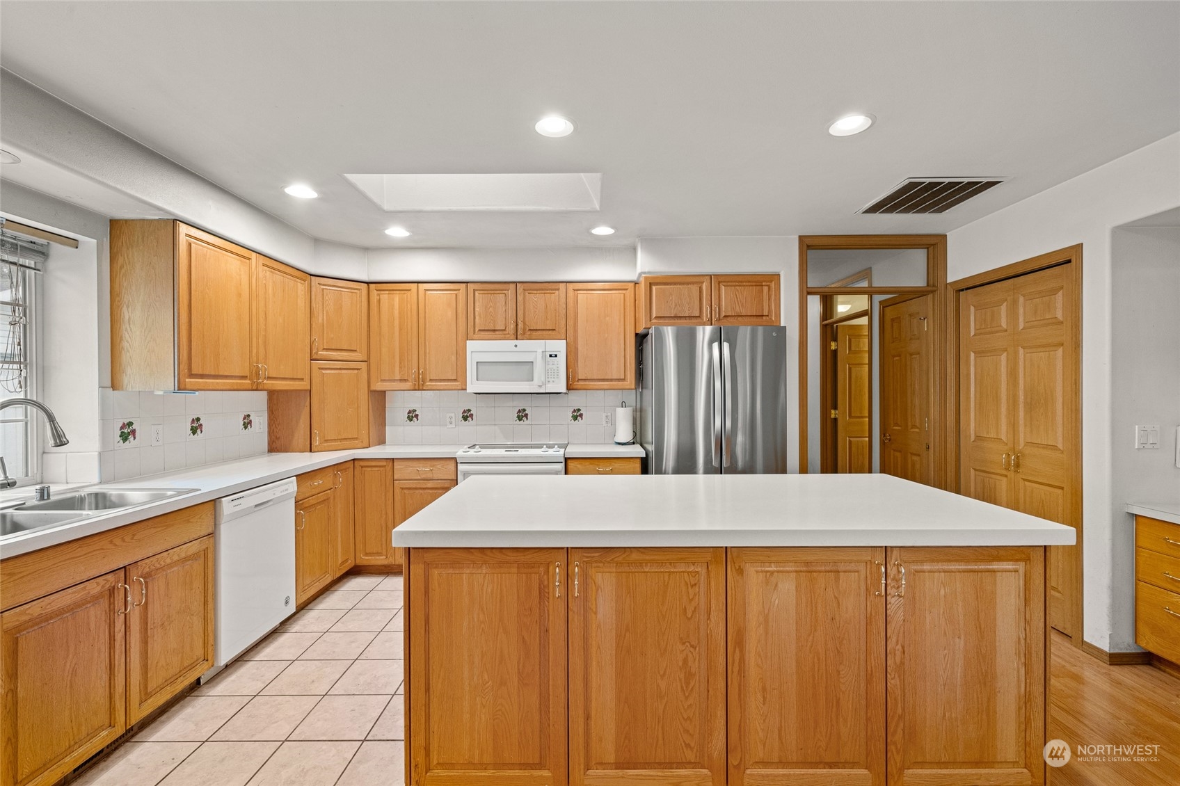 10003 Meadow Road Southwest Lakewood, WA 98499 - Photo 16 of 40