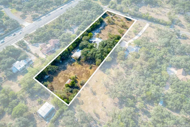 a view of a small yard