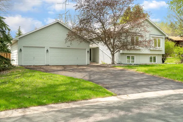 $2,795 | 9850 Laguna Circle, Eden Prairie, MN 55347