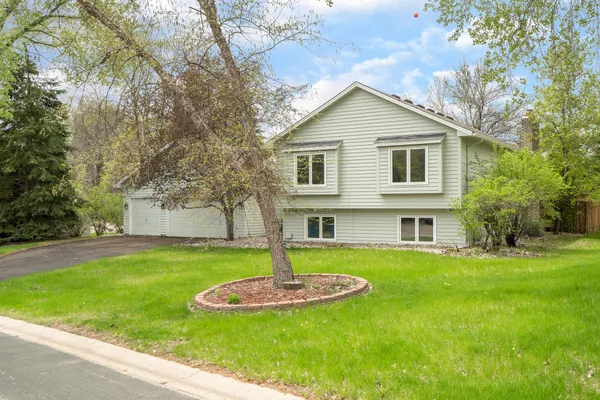 $2,795 | 9850 Laguna Circle, Eden Prairie, MN 55347