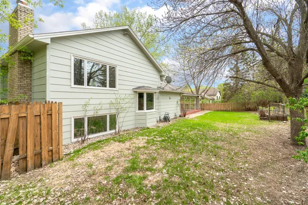 $2,795 | 9850 Laguna Circle, Eden Prairie, MN 55347