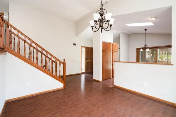 $2,795 | 9850 Laguna Circle, Eden Prairie, MN 55347