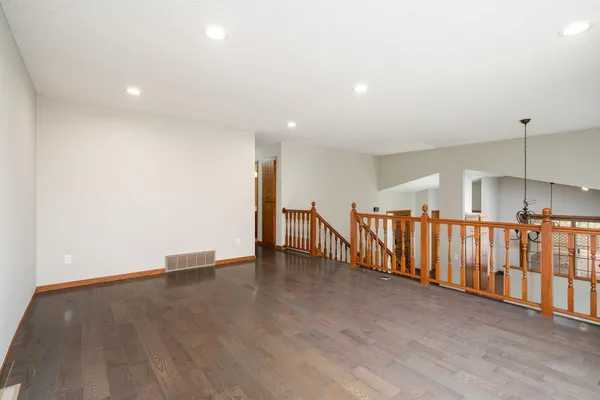 $2,795 | 9850 Laguna Circle, Eden Prairie, MN 55347