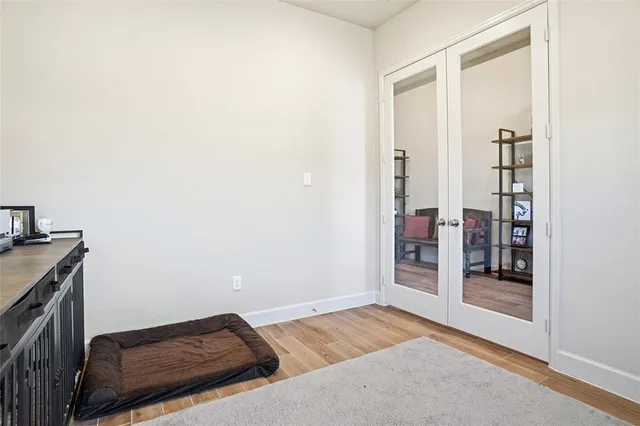 a view of bedroom and bedroom