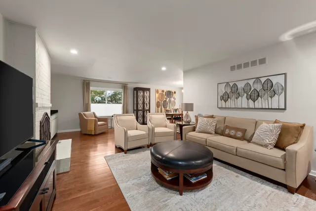 $420,000 | 5592 North Adams Way, Bloomfield Hills, MI 48302