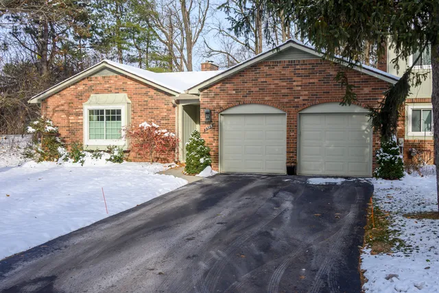 $420,000 | 5592 North Adams Way, Bloomfield Hills, MI 48302