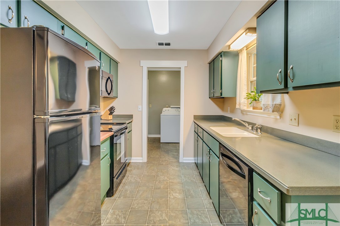 8 Cameron Court West Pembroke, GA 31321 - Photo 13 of 41 Kitchen