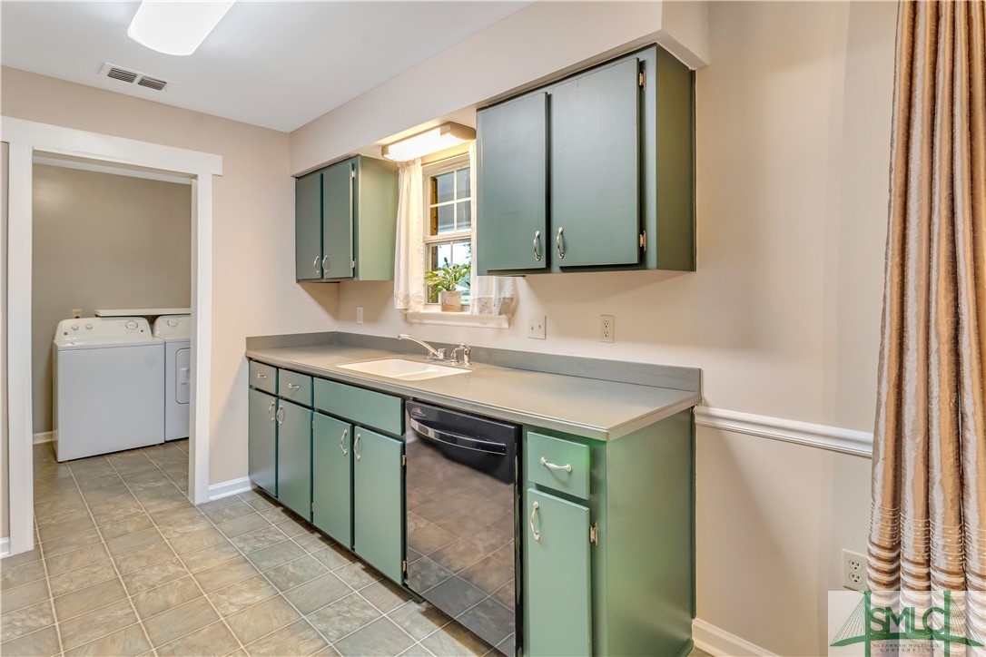 8 Cameron Court West Pembroke, GA 31321 - Photo 15 of 41 Kitchen