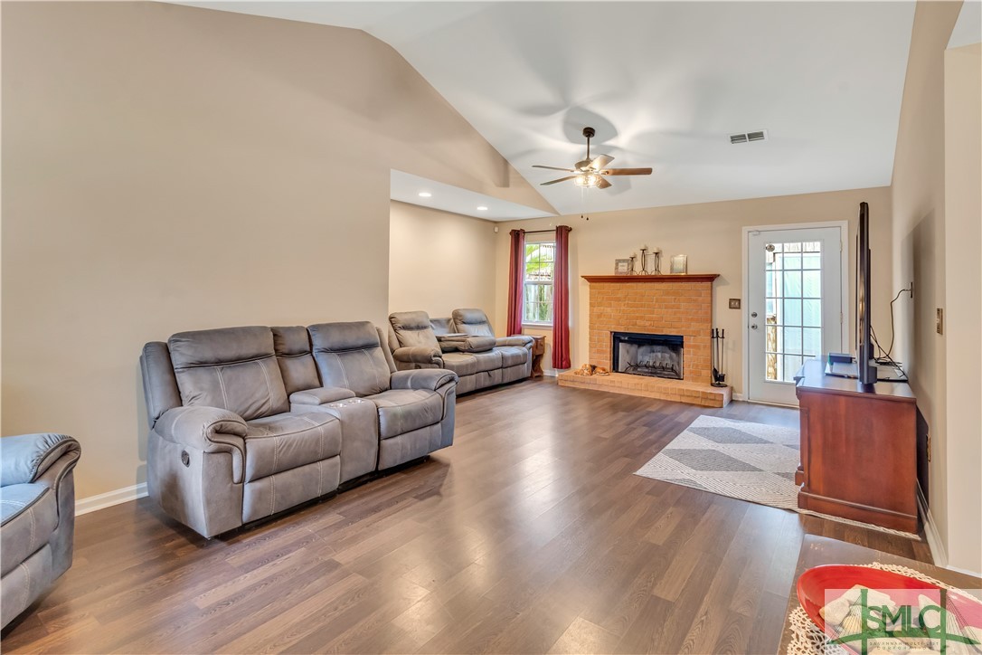 8 Cameron Court West Pembroke, GA 31321 - Photo 6 of 41 Living Area