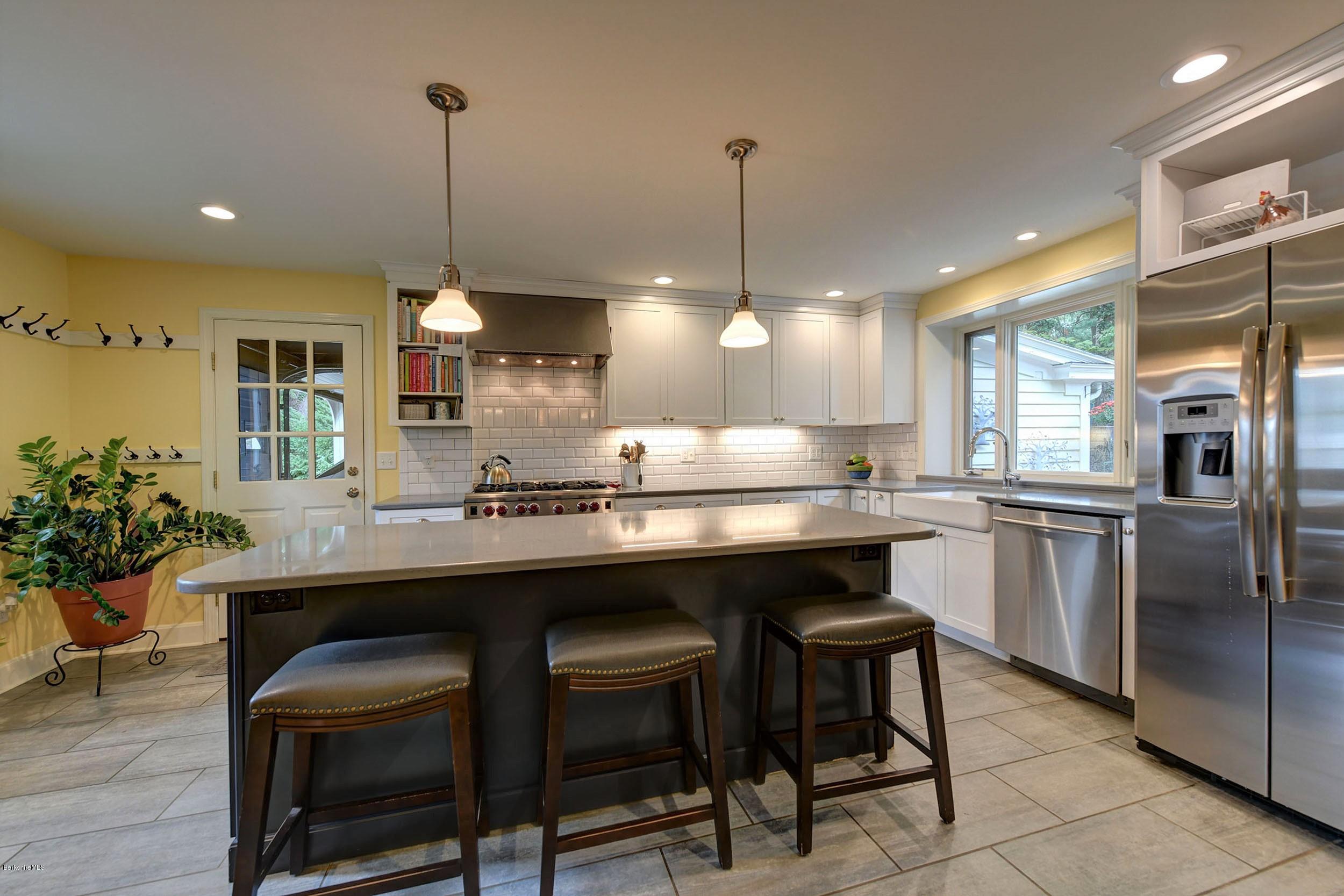 241 Holmes Road Pittsfield, MA 01201 - Photo 14 of 29 604