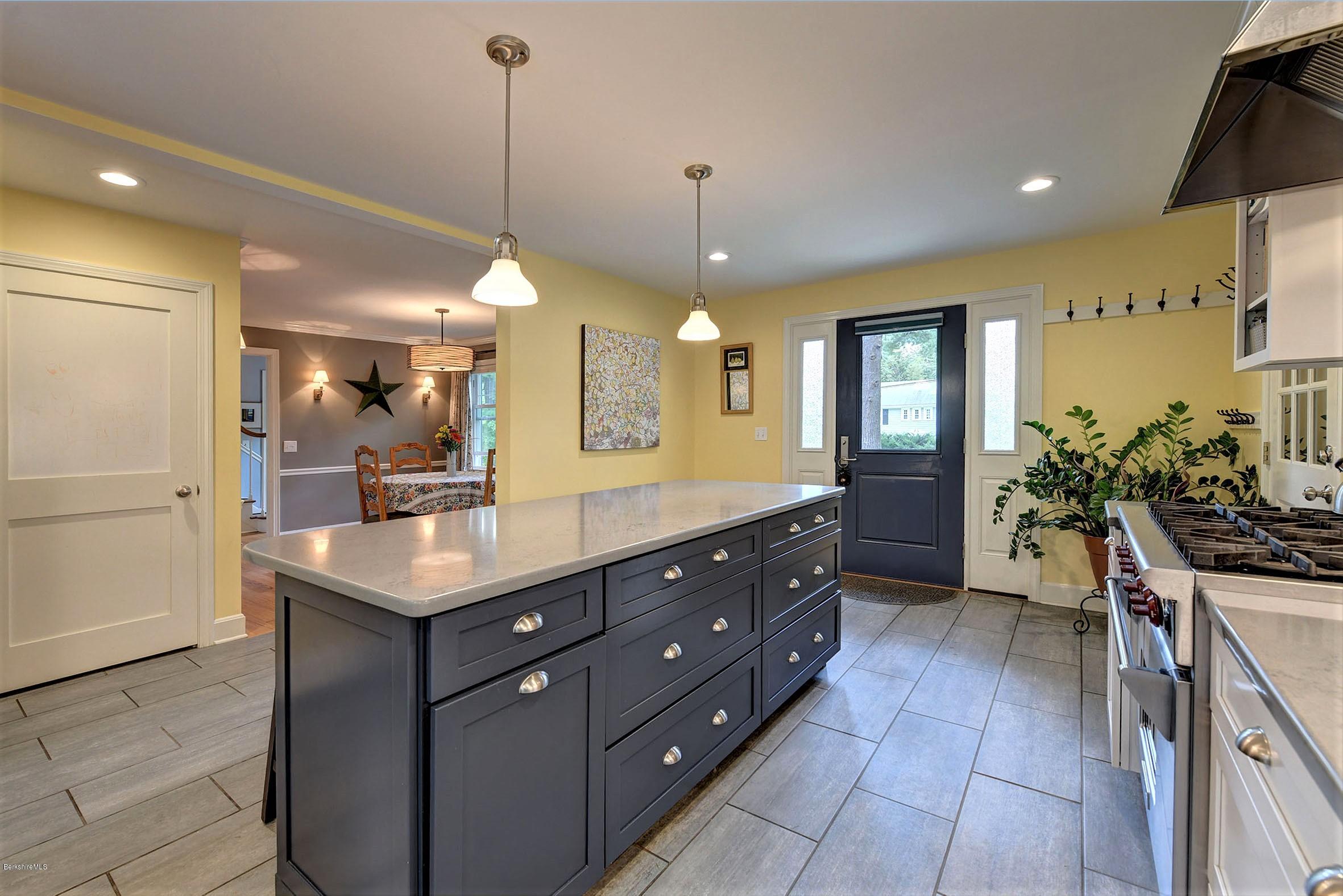 241 Holmes Road Pittsfield, MA 01201 - Photo 15 of 29 605