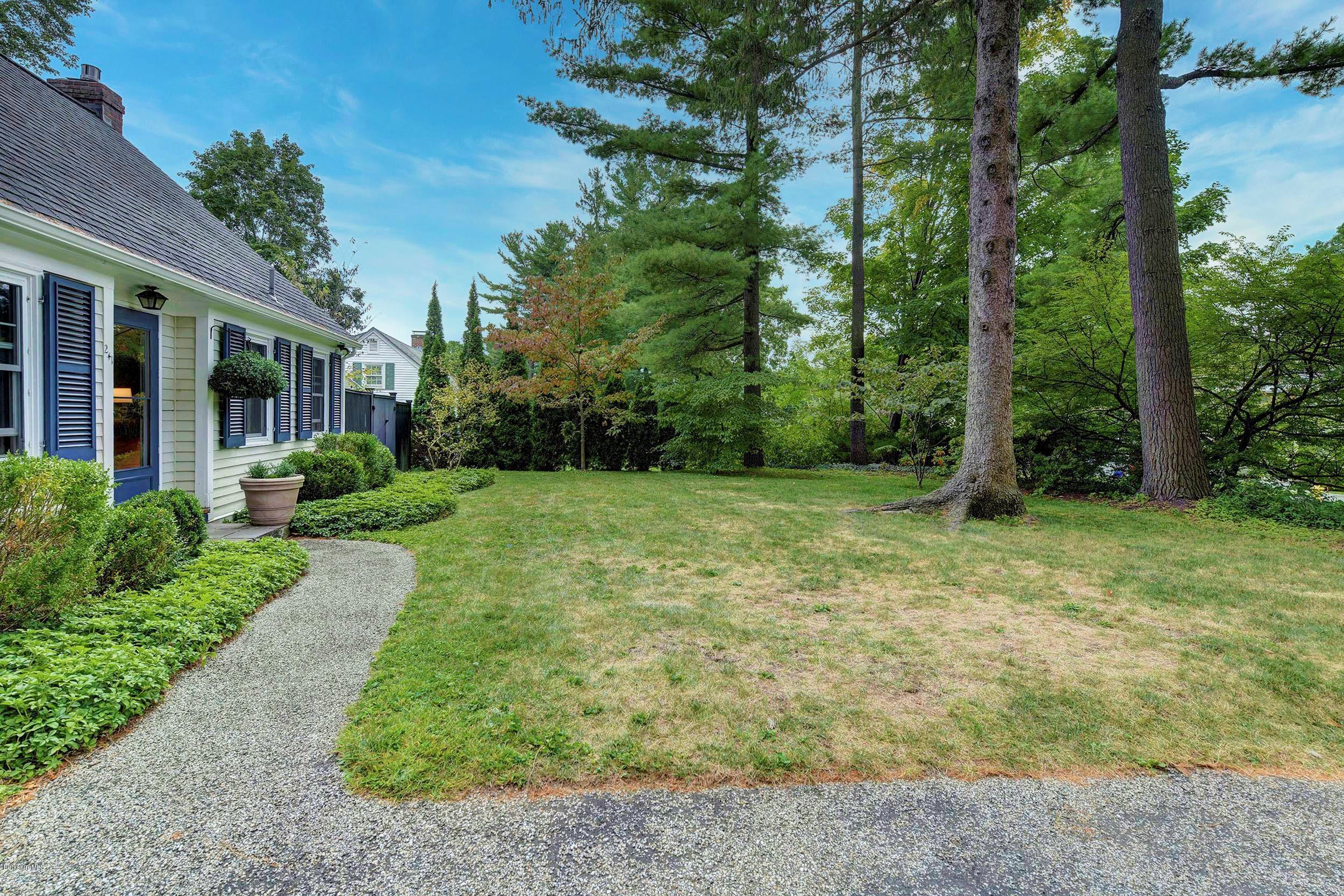 241 Holmes Road Pittsfield, MA 01201 - Photo 3 of 29 595