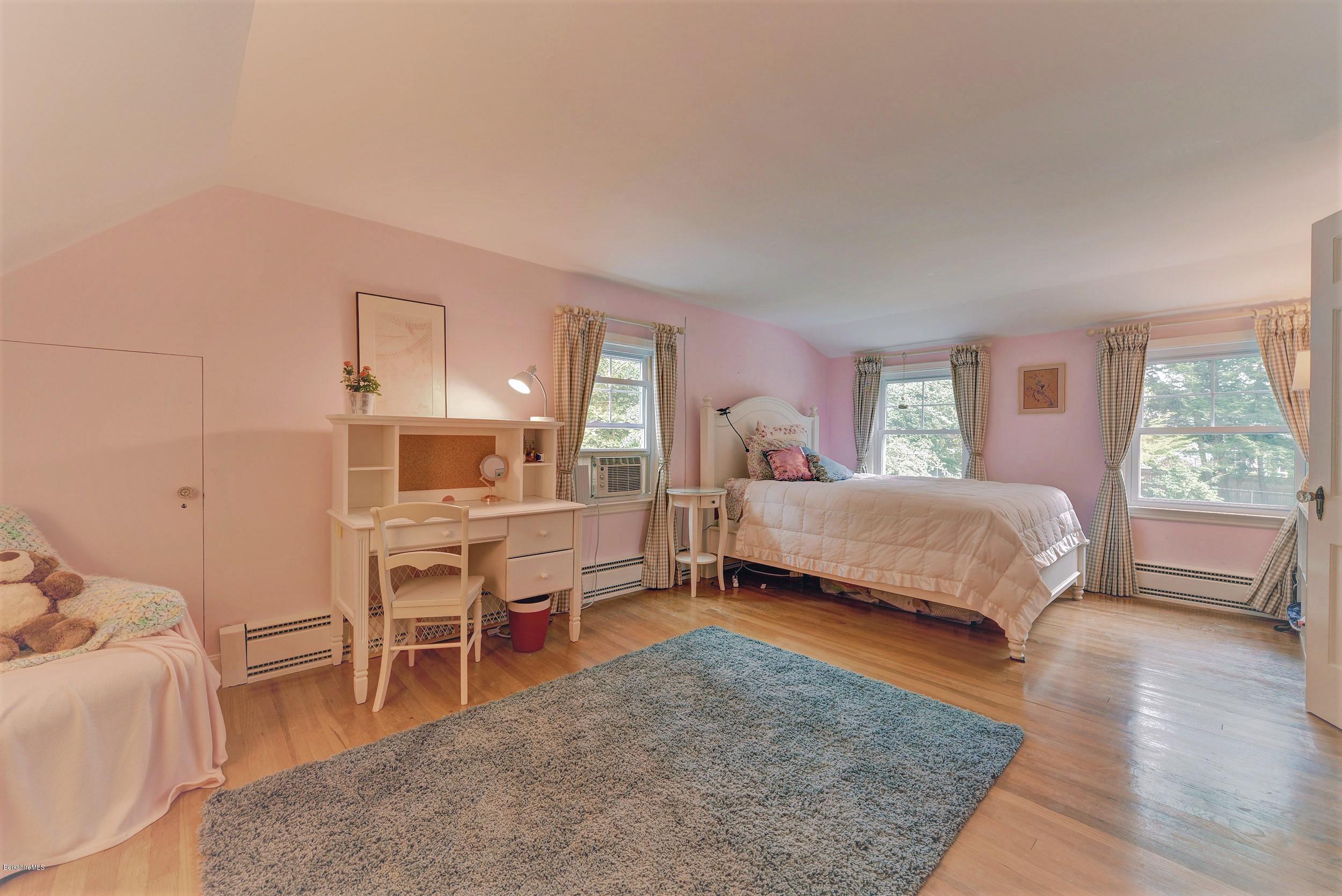 241 Holmes Road Pittsfield, MA 01201 - Photo 21 of 29 621