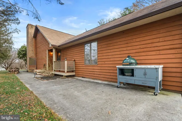 $349,900 | 323 Masters Drive, Cross Junction, VA 22625