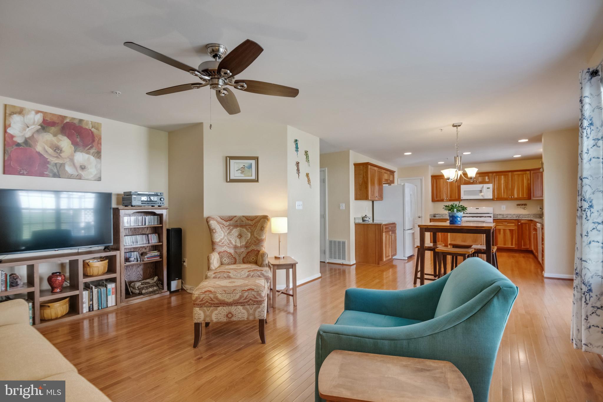 6016 Hanover Road Elkridge, MD 21075 - Photo 17 of 45 Family Room & Kitchen Adjoined - Perfect Space
